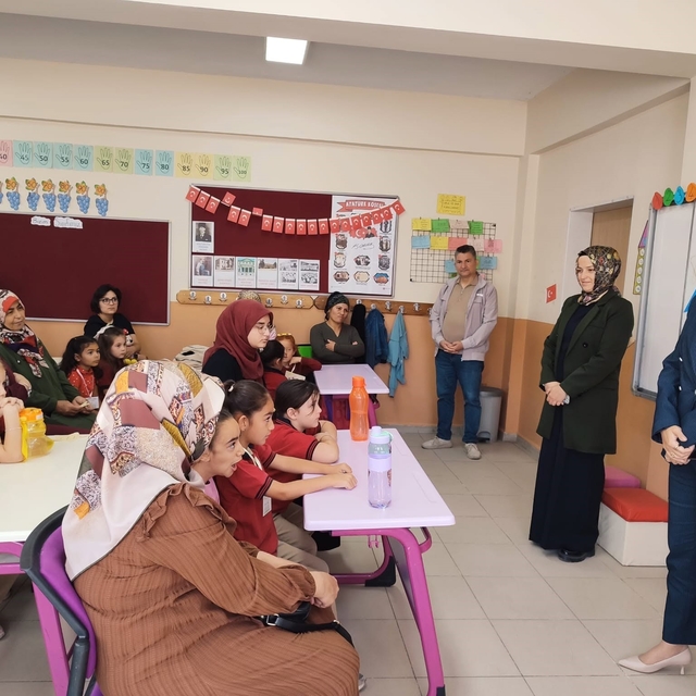 Altıntaş'ta Uyum Haftası heyecanı: Minik öğrenciler okula ilk adımı attı