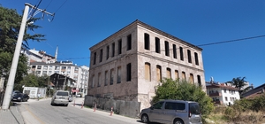 Bolu'da tarihi yapılar, yükselen binaların arasında kaldı