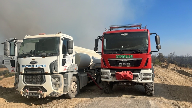 Bünyan Belediyesi'nden Kozan'daki yangına güçlü destek