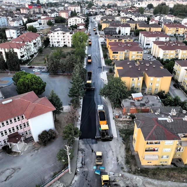 Gölcük'te 600 metrelik cadde yenilendi