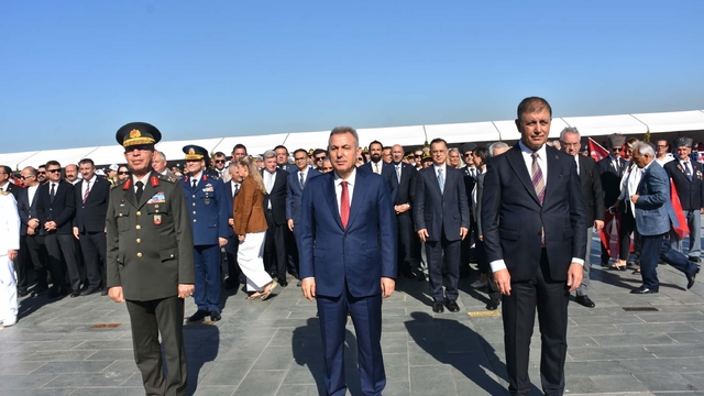 İzmir'de 9 Eylül kutlamaları 'Zafer Yürüyüşü' ile başladı (2)