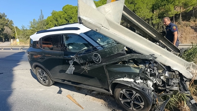 Söke'de otomobil bariyere çarptı: 1 yaralı