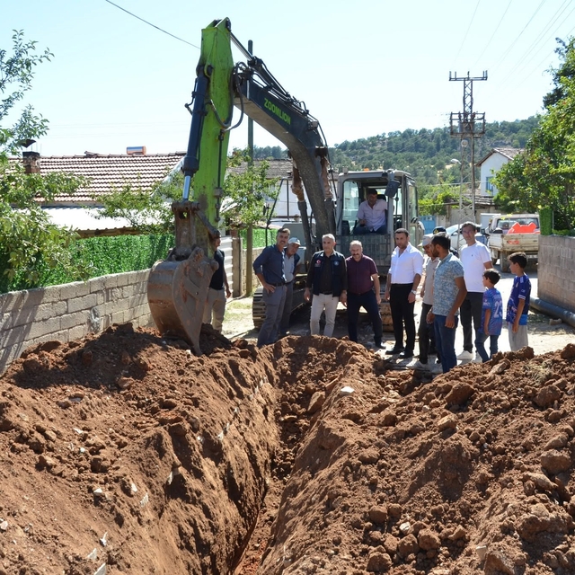 Emet'te köylerin altyapı çalışmaları yerinde incelendi