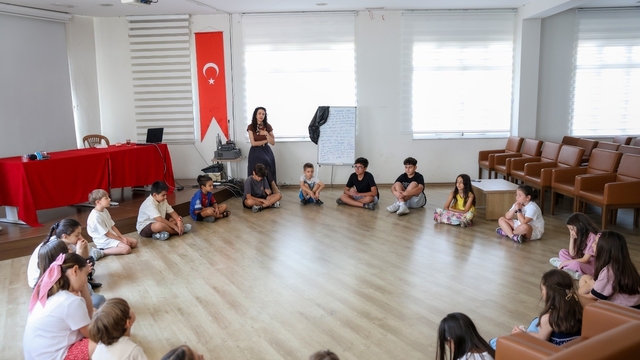 Efeler Belediyesi gençlerin ve çocukların yanında