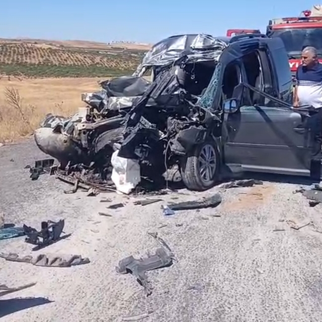 Şanlıurfa'da feci kaza: 4 ölü, 2 ağır yaralı
Şanlıurfa'da hafif ticari araç...