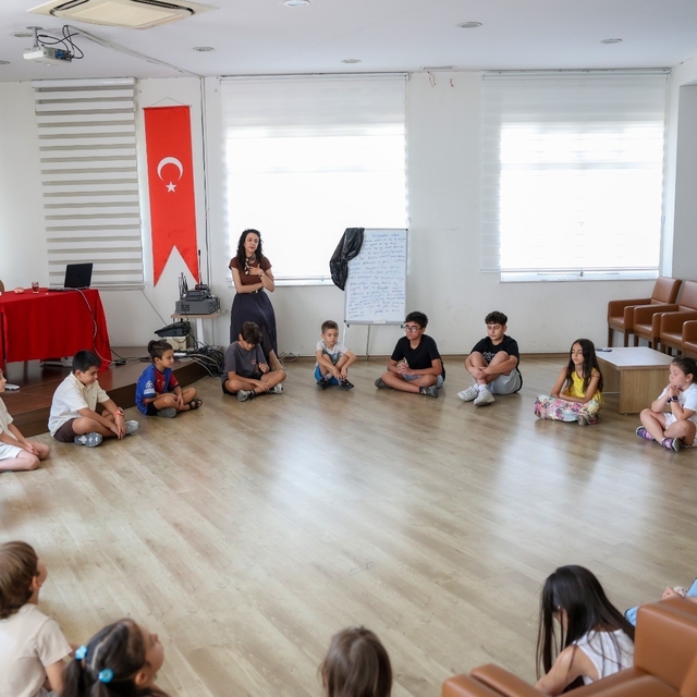 Efeler Belediyesi gençlerin ve çocukların yanında