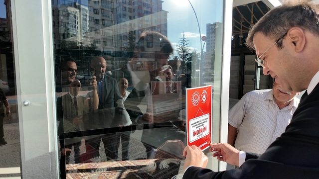 Niğde'de evlenecek gençlere esnaftan destek eli