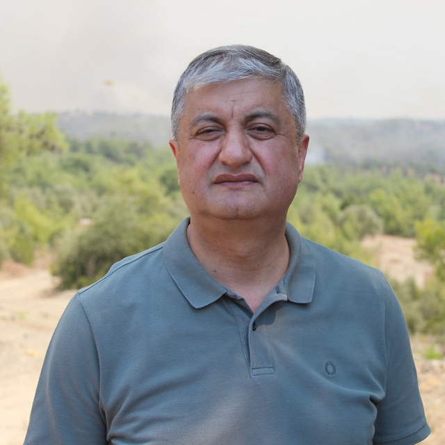 Adana'da 3 ilçede çıkan yangında 835 kişi tahliye edildi
Adana Valisi Musta...