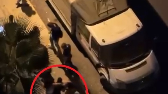 Tartıştıkları kadını darbettiler