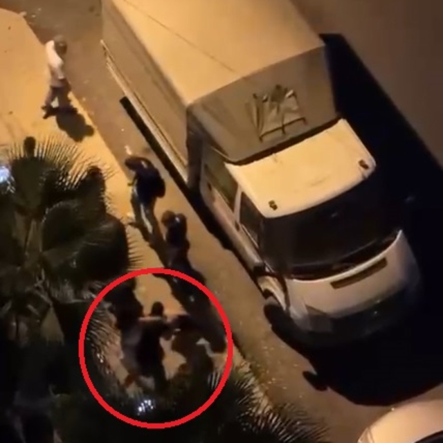 Tartıştıkları kadını darbettiler