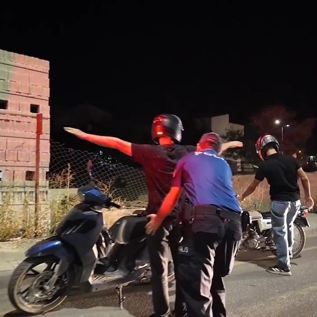 Asayiş uygulamasında 2 aranan şahıs yakalandı
