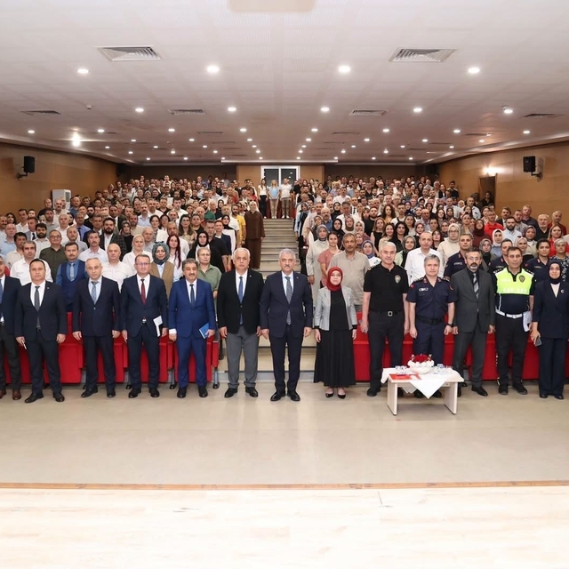 Vali Makas, 2026-2027 eğitim öğretim yılı hazırlıklarını değerlendirdi öğre...