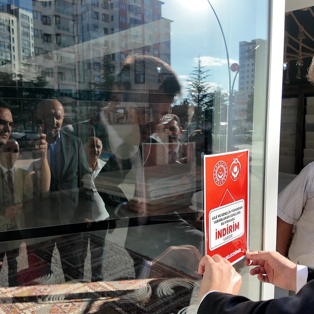 Niğde'de evlenecek gençlere esnaftan destek eli