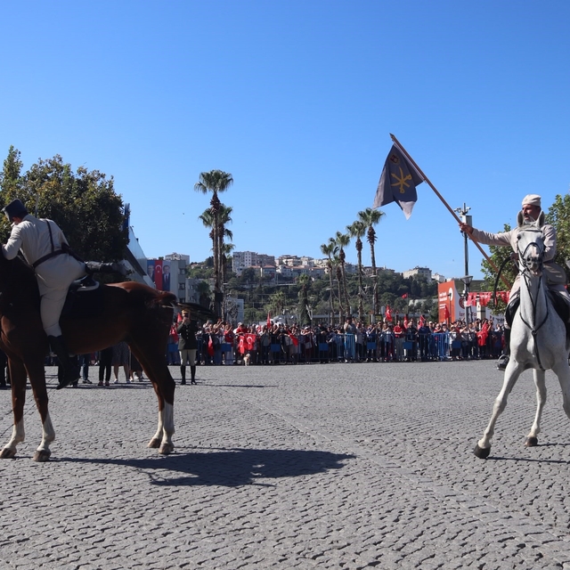 İzmir'in düşman işgalinden kurtuluşu törenlerle kutlandı