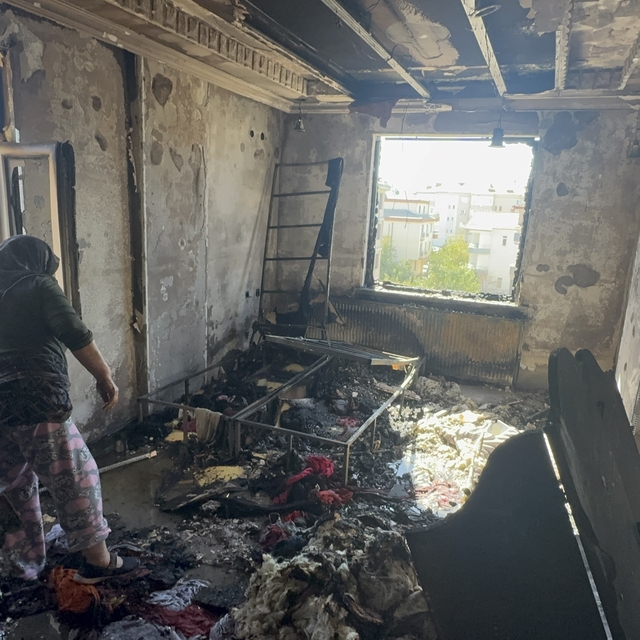 Aksaray'da çakmakla oynayan 2 yaşındaki çocuk evi yaktı