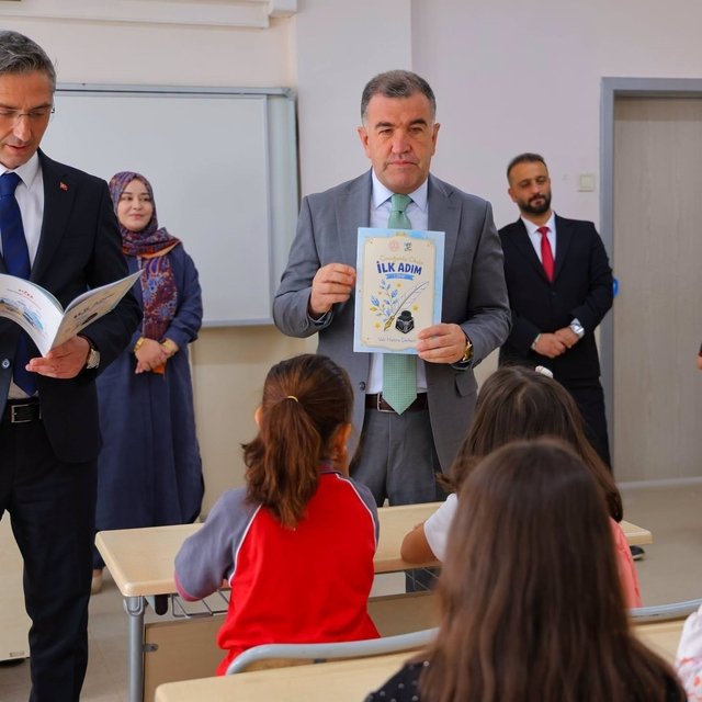 Bayburt'ta birinci sınıf öğrencileri okul heyecanı yaşadı