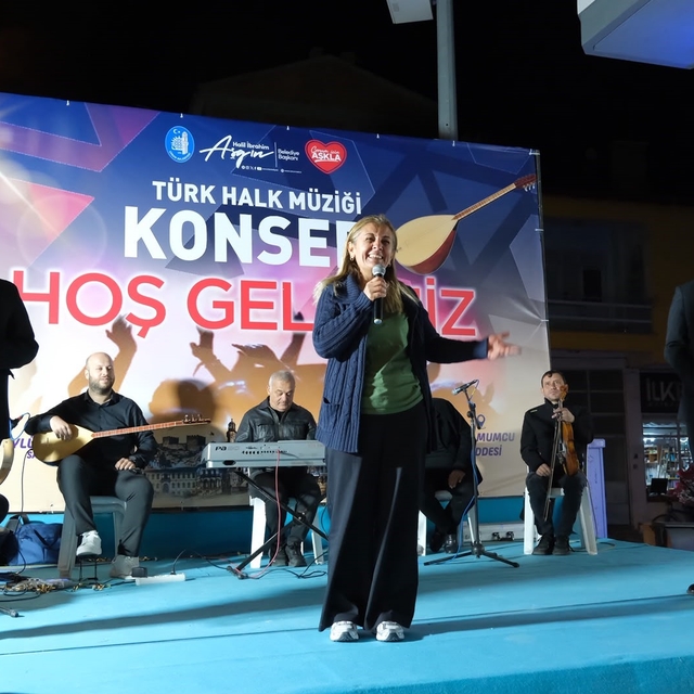 Çorum Belediyesi'nin mahalle şenliğinde vatandaşlar unutulmaz bir akşam yaş...