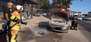 Belen'de otomobilin motorundan alev yükseldi