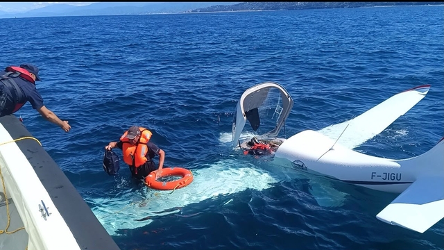 Gürcistan'dan kalkan küçük uçak, Rize açıklarında denize acil iniş yaptı (2)