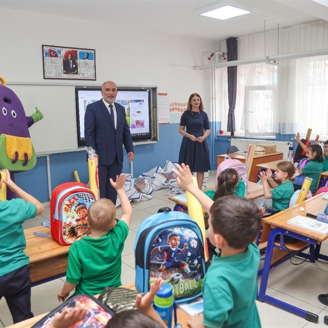 Canik'te tüm 1. sınıflara çanta ve kırtasiye seti