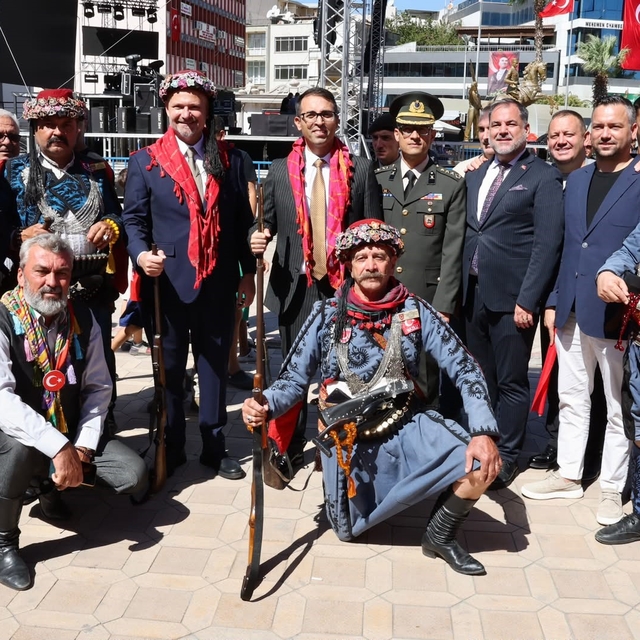 Kurtuluş coşkusu Menemen'i sardı