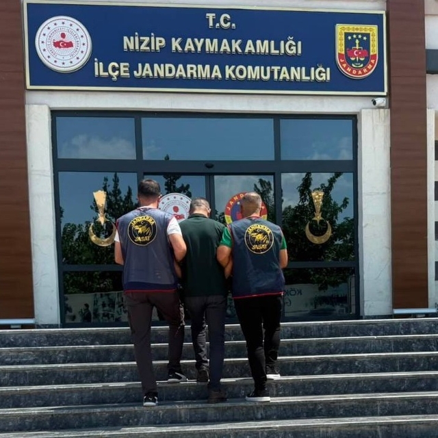 Kesinleşmiş 10'ar yıl cezayla aranan 2 şahıs yakalandı