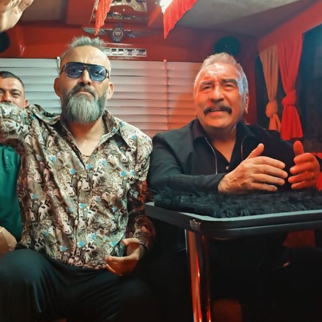Ümit Besen, konserine nostaljik minibüsle gitti