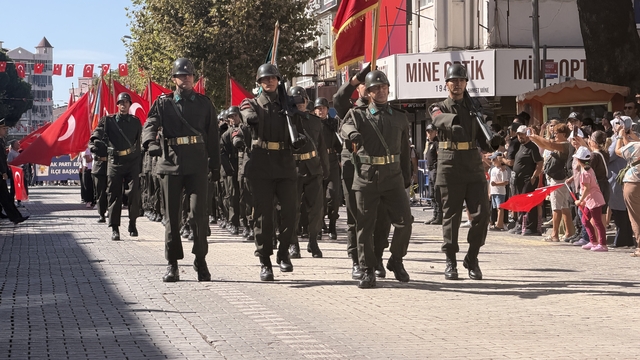 Edremit'in kurtuluşunun 104. yılı coşku ve gururla kutlandı