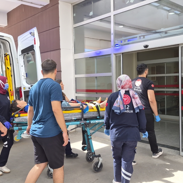 Motosiklet ile bisiklet çarpıştı: 1 yaralı
