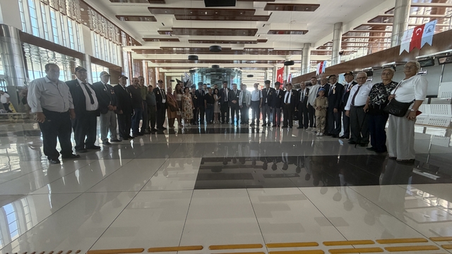 Kocaseyit Havalimanı'nda gazi ve yakınları onuruna program düzenlendi