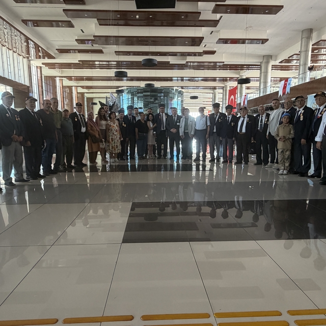 Kocaseyit Havalimanı'nda gazi ve yakınları onuruna program düzenlendi