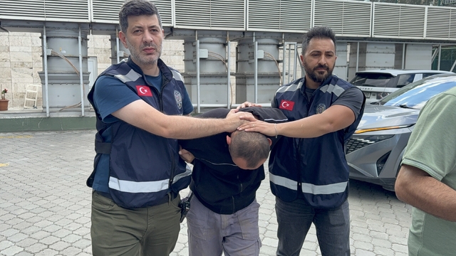 İş arkadaşını falçatayla ağır yaraladı