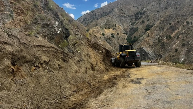Köy yollarında bakım ve onarım çalışmaları sürüyor