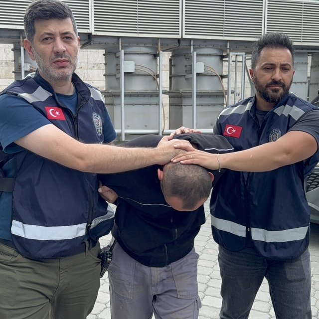 İş arkadaşını falçatayla ağır yaraladı