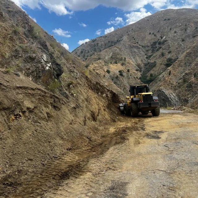 Köy yollarında bakım ve onarım çalışmaları sürüyor