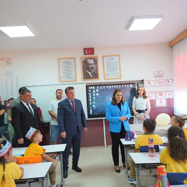 Vali Arslan'dan minik öğrencilere uyum desteği