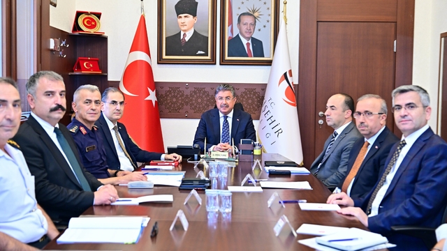 Eskişehir'de 'Eğitim ve Öğretim Yılı Okul Güvenliği ve İl Yürütme Kurulu Toplantısı' yapıldı
Vali Dr. Erdinç Yılmaz;
"Çocukların güvenliği eğitim ve öğretim sürecinin en önemli unsurlarından biridir"