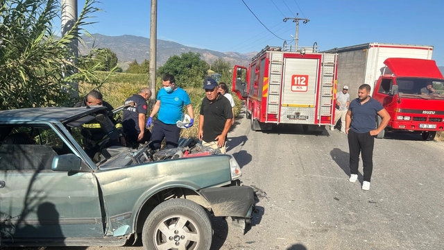 Bozdoğan'da otomobil, kamyonla çarpıştı: 1 yaralı