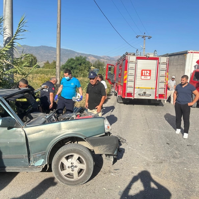 Bozdoğan'da otomobil, kamyonla çarpıştı: 1 yaralı
