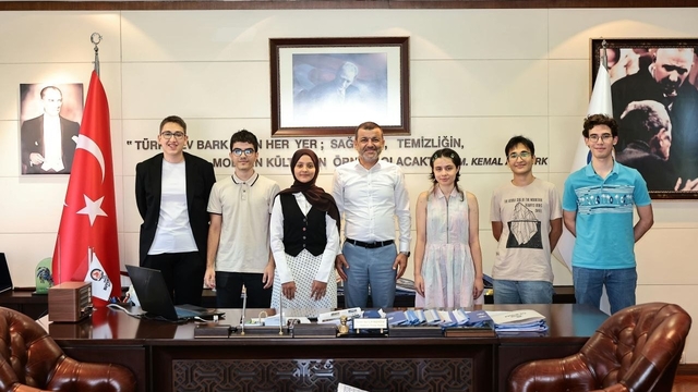 Büyükşehir'den YKS'de dereceye giren öğrencilere ödül
Başkan Çavuşoğlu: "Sizlerle gurur duyuyoruz"