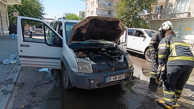 Batman'da park halindeki araçta yangın