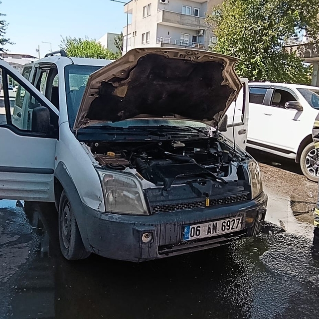 Batman'da park halindeki araçta yangın