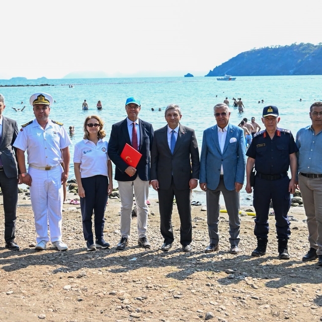 Antalya'da deniz bariyerleri ve çöp kaparlar hayata geçiriliyor