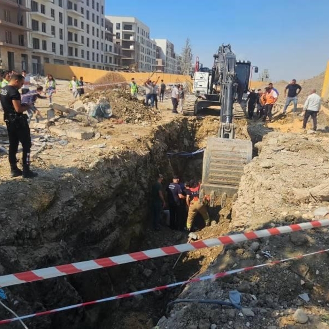 Altyapı çalışmaları esnasında göçük altında kalan 2 işçi yaralandı