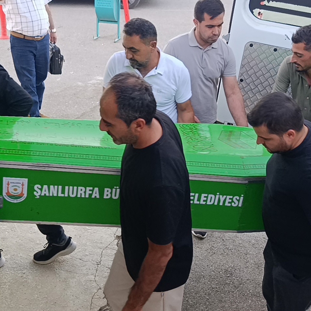 Şanlıurfa'daki kazada hayatını kaybeden 4 kişinin cenazeleri Adli Tıp Kurum...