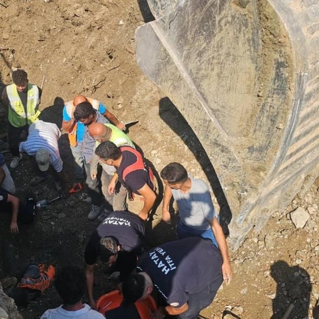 Hatay'da göçük altında kalan 2 işçi kurtarıldı