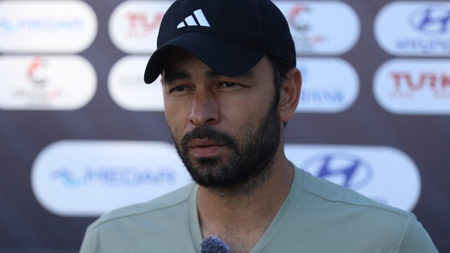 Selçuk İnan: "Galatasaray çok güçlü bir takım"
Kocaelispor Teknik Direktörü Selçuk İnan:
"Aldığımız her puan altın değerinde olacak"
"Galatasaray maçı benim için özel bir maç olacak"