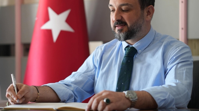 Otomobil ile çarpışan motosikletin sürücüsü yaralandı