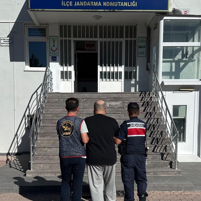 Kayseri'de 15 yıl kesinleşmiş hapis cezasıyla aranan şahıs yakalandı
5 yıld...