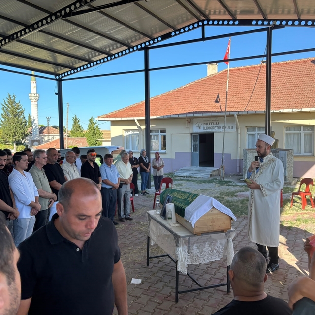 Babaeski'de kazada hayatını kaybeden çocuk son yolculuğuna uğurlandı